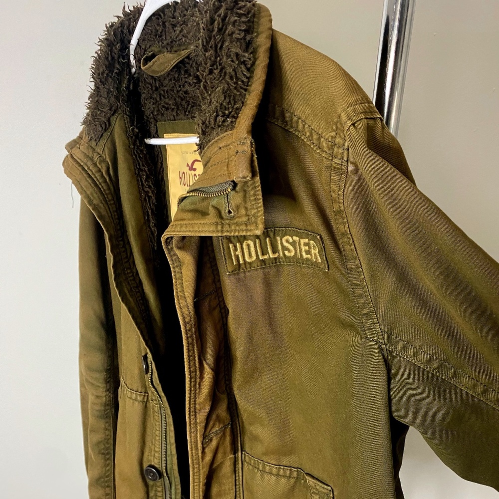 Hollister Winter Jacket| Fur on the inside| Navy Green & Brown| Size Small